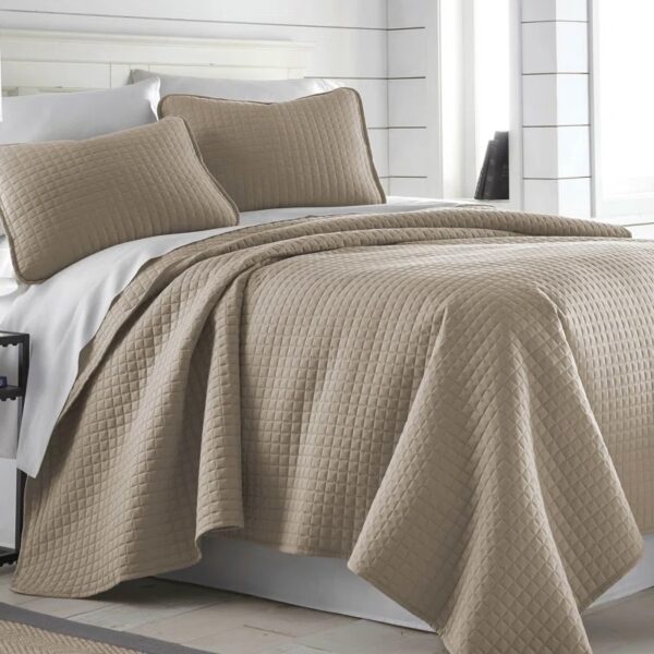 Vilano Springs ® Oversized, light-weight Hotel Quality Quilt Set Twin/Twin XL Taupe