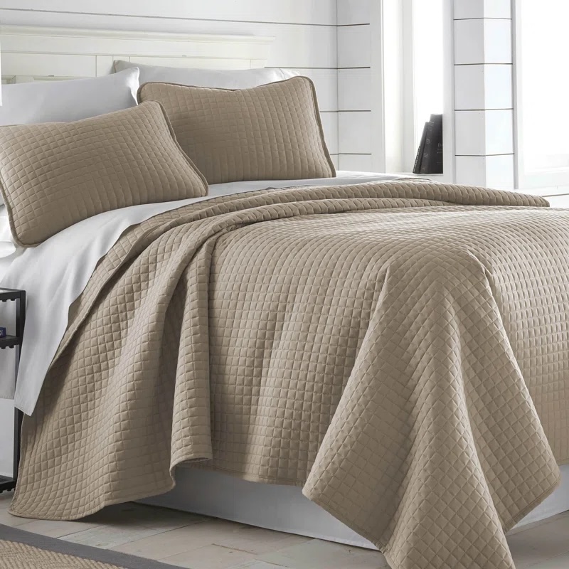 Vilano+Springs+®+Oversized,+light-weight+Hotel+Quality+Quilt+Set+with+matching+shams,+Twin-Twin+XL+Quilt+++1+Standard+Sham.jpg-2