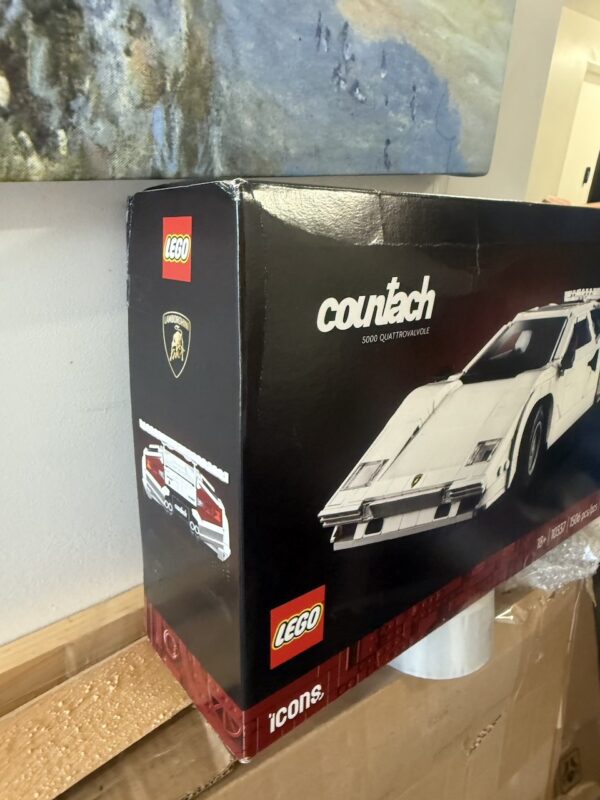 Lego ICONs Lamborghini Countach - Image 4